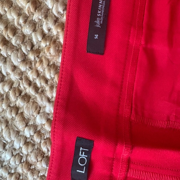 Chic Red Pants. - Picture 2 of 3